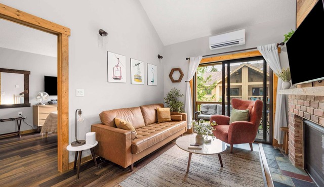 SnowPine Condo, Sleeps 8, Patio, A/C in Great Valley