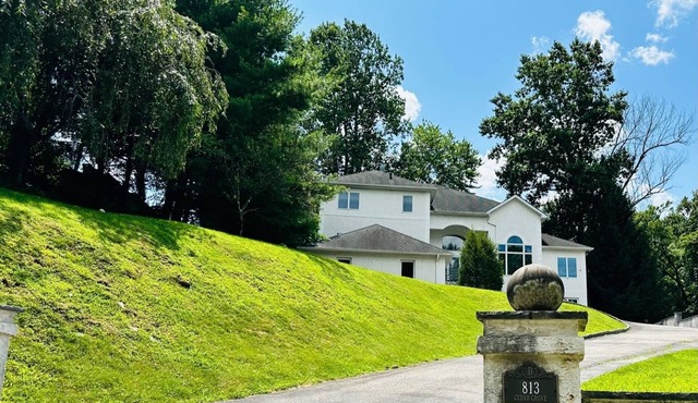 Sophia's Flat B-No Step/Pet Friendly at Quiet & Peaceful Suburb in Broomall