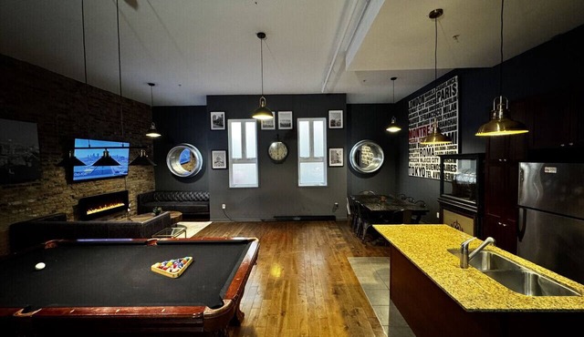 Spacious 4 BR 2 Floors unit in Old Montreal in Montréal