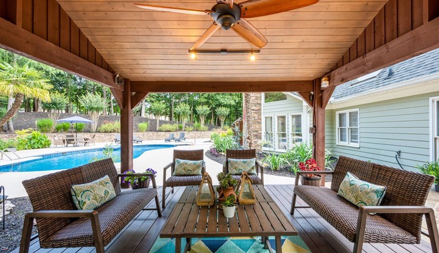 Spacious 4BR Estate w/Movie Room & Fire Pit in Cartersville