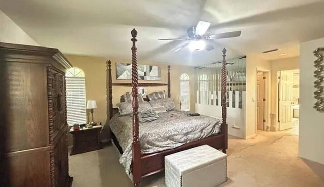 Spacious 5-bedroom house in amazing Odessa, 1 acre, Lake Front in Odessa