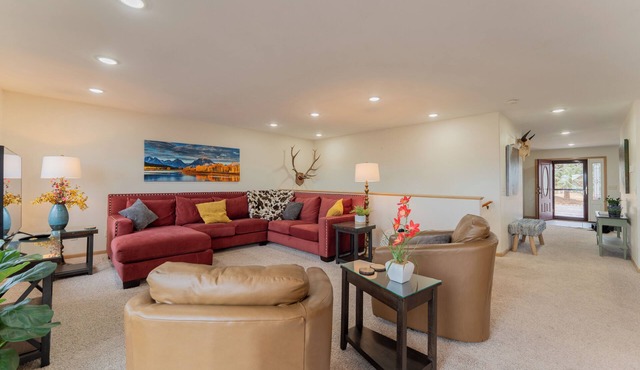 Spacious 6 Bedroom Family Home in Lander - Hot Tub, Deck, Garage in Lander