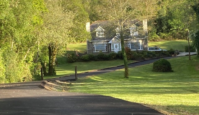 Spacious Detached 4-bedroom house in Kenmare set on its own grounds of 2 acres in kenmare