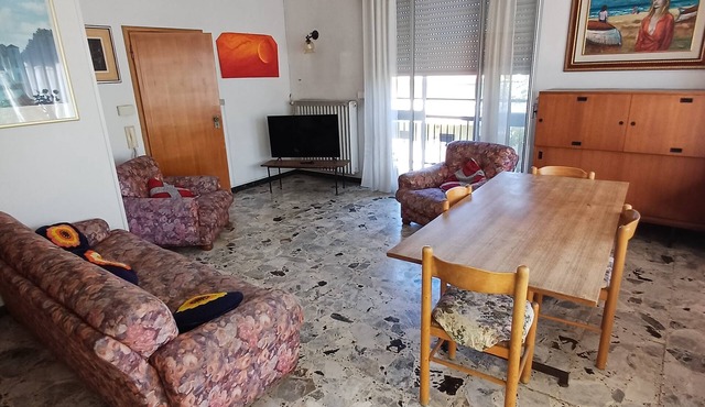 Spacious apartment in a central location, less than a 5-minute walk from the beach in BELLARIA-IGEA MARINA