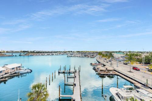 St Kitts - Downtown Waterfront Penthouse Pool Dock Parking in Key West