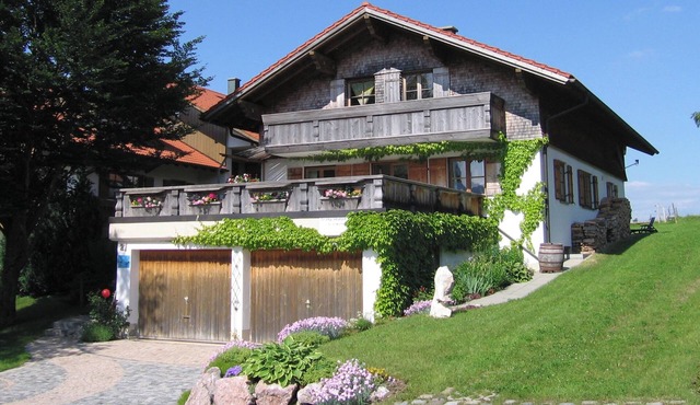 Studio 'In Pfronten' with Mountain View, Balcony and Wi-Fi in Pfronten