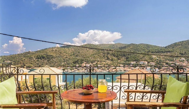 Studio 'Veronis 2' with Sea View, Shared Pool & Wi-Fi in Ithaca
