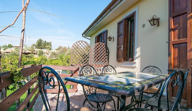Stunning private villa for 6 people with WIFI, A/C, TV, terrace and pets allowed in Lido Di Noto