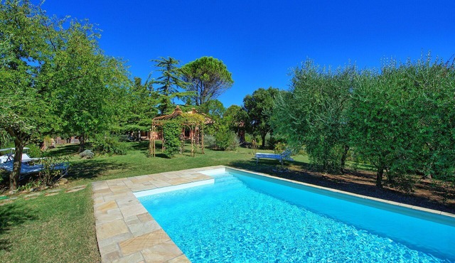 Stunning private villa with private pool, WIFI, TV, patio and panoramic view, close to San Gimig. in Sciano