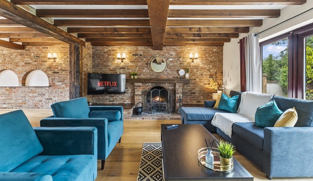 Stunning Rustic Abode - Sleeps 18 in Cambridge
