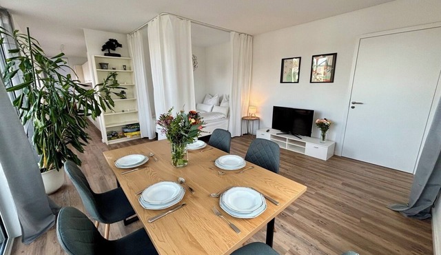 Stylish, spacious apartment with a balcony, kitchen, and outdoor parking space in Dresden