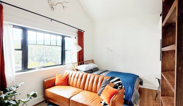 Suite in the Foothills of LA for Extended Stays in La Crescenta-Montrose