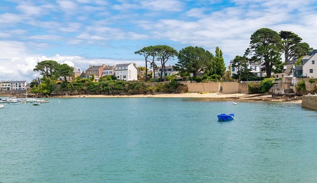 Sun-Kissed Sailing Adventure in Golfo de Morbihan, Brittany in Arzon