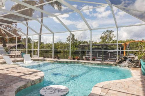 The Pearl - Pool w Screen on Canal in Cocoa Beach