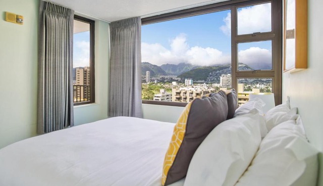 THE PINEAPPLE SUITE at THE WAIKIKI BANYAN in Honolulu