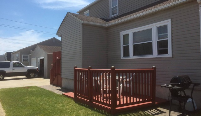 TOP BRIGANTINE LOCATION! MODERN HOME. WALK TO BEACH, EATERIES. DOGS WELCOME. in Brigantine