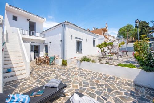 Traditional Dream House in Soroni