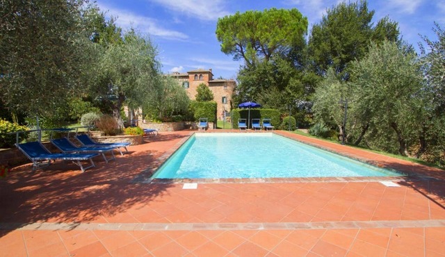 Typical villa with private swimming pool and large park. Perfect for large groups and family reaunio in Pozzo della Chiana
