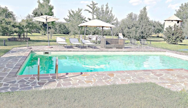 Villa 220 sqm with swimming pool and 4.000 sqm private park, gym, 2 bathrooms 2 bedrooms in Castello D'argile