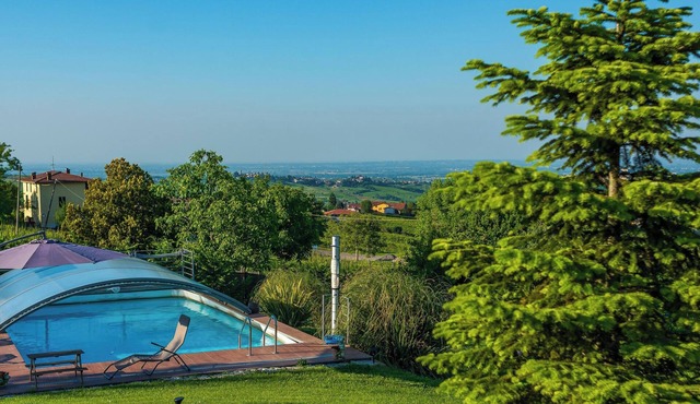 Villa 'Elios' with Mountain View, Wi-Fi and Air Conditioning in Santa Maria della Versa