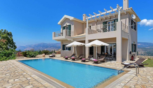 Villa Kalithea - Three Bedroom Villa, Sleeps 7 in Argostolion