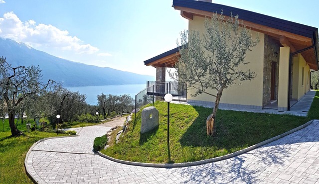 Villa Vagne 1 Holideal Lake view Apartment in Tremosine