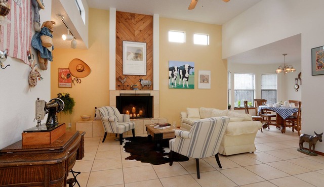Walking trails nearby, Spacious, light filled, well stocked in Santa Fe
