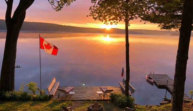 Waterfront Cottage on Halls Lake in Algonquin Highlands