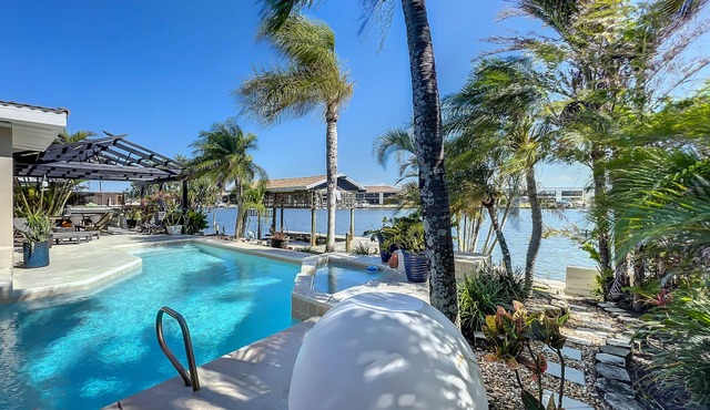 Waterfront Oasis - King Beds 10min Walk to Beach in Cocoa Beach