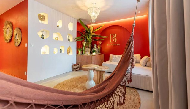 Wellness Suite- Unlimited Access to Private Spa & Sauna - Massage- King-Size Bed in Château-Thierry