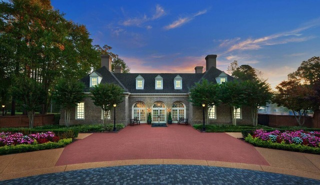Williamsburg | Couples History Weekend | Pool + Golf in Williamsburg