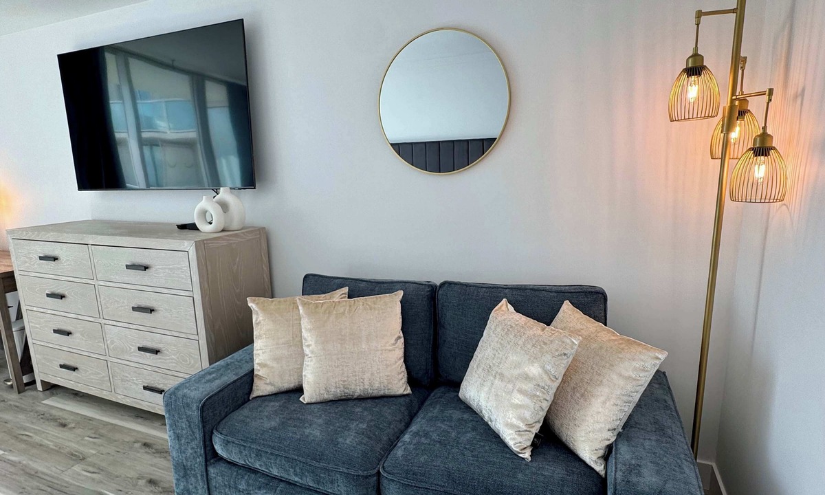 Coconut Grove Condo | Balcony Ocean Views | Pool, Gym, Wi-Fi & Parking