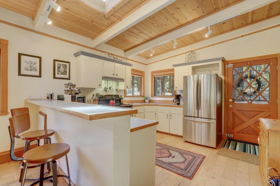 Country Club Estates House | Shady Pines Pets Hot tub