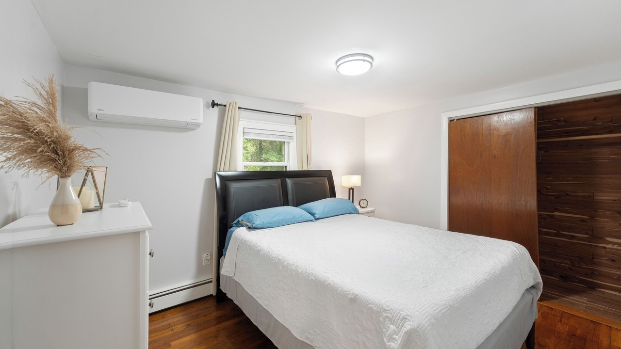 Photo of Bedroom in East Greenwich