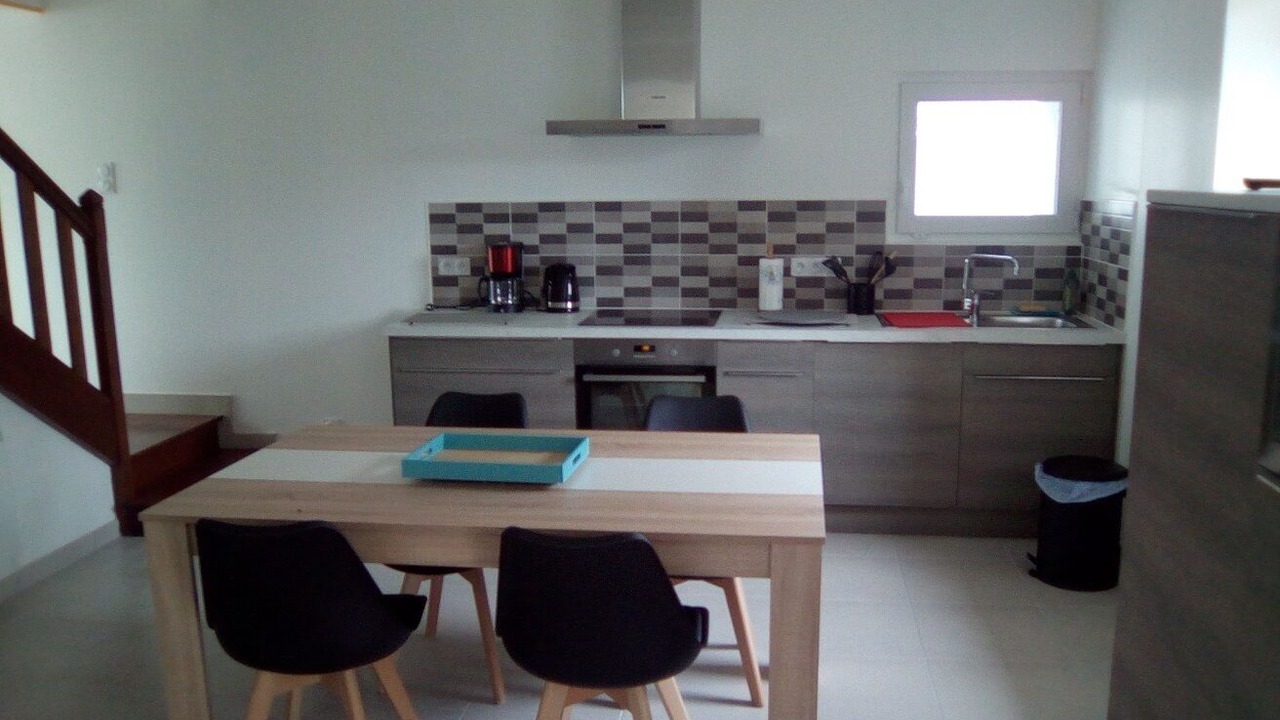 Photo of Kitchen in Cast