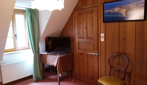 Double Room, Private Bathroom, River View (Surcouf)