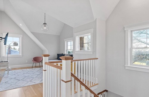 Middletown House | Newly remodeled home-Stay close to beach w/easy access to Newport