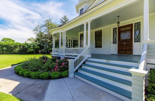 Greenport House | Historic Luxurious Captains Home- Greenport Village, wineries,golf, beach