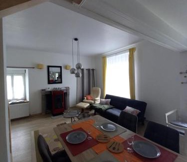 La Feuillee House | La maison de Yo