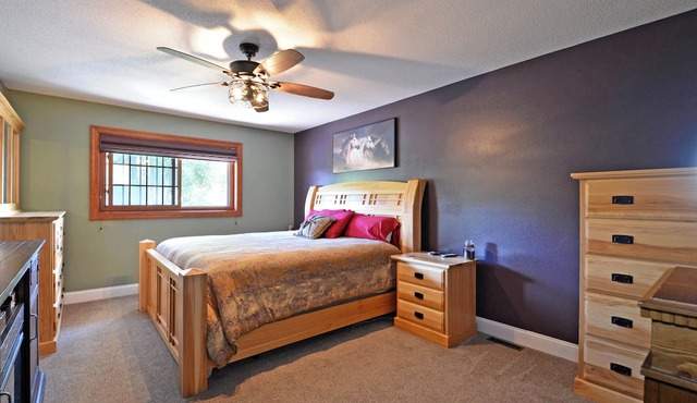 The COZY COVE is a newly renovated home that is family friendly with Wi-fi in Rogers