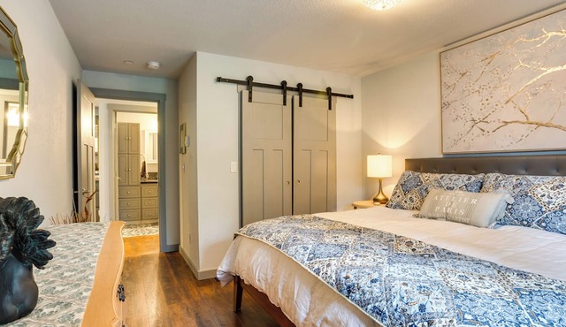 Peaceful Renton Retreat w/Hot Tub Access! in Renton