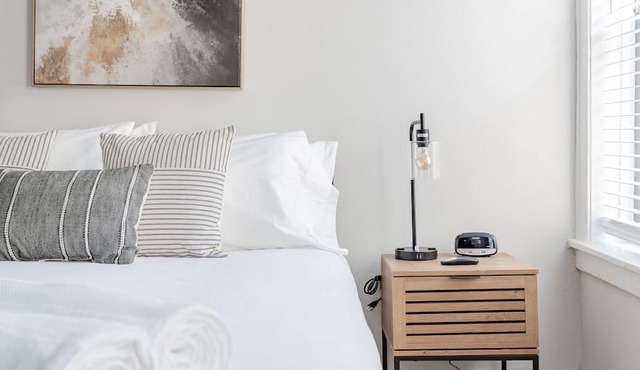 Guest Favorite Getaway in Lakeview Near Wrigley in Chicago