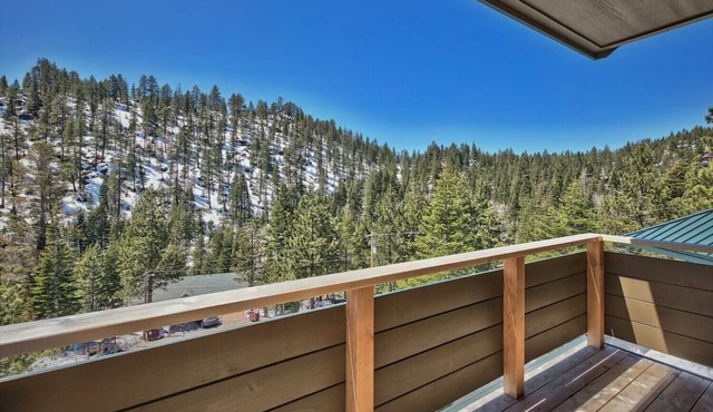 Lx40 Tahoe Mountain view new build in Stateline