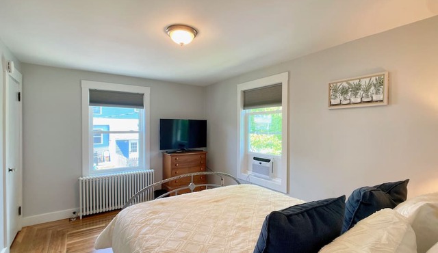 ~2.5mi to Beaches & Downtown Newport - Private Apartment in Middletown