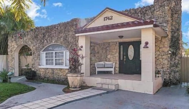Little Havana Studio for 4 Free Parking in Miami