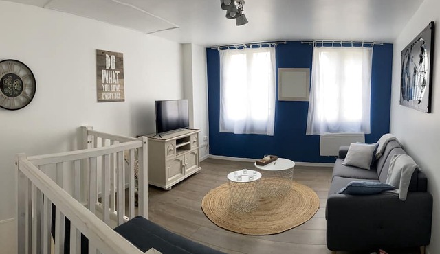 Pleasant town house in the cathedral hyper center in Noyon