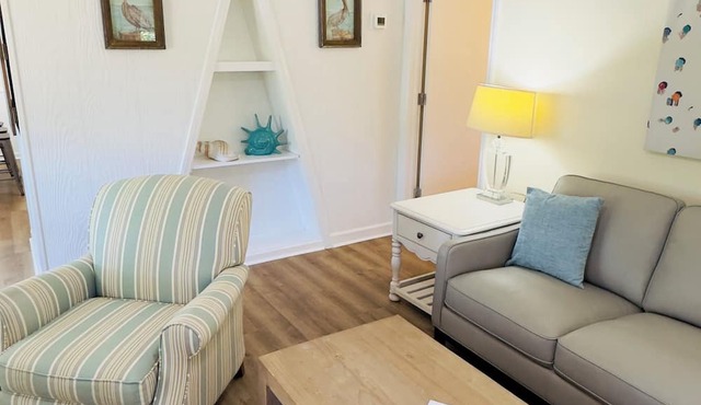 Pet Friendly Sleep 6 Fenced Yard - 2 Min Walk to Beach - Amazing Sunsets in Folly Beach