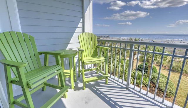 3 bed/3 Bath with Amazing Views! Sleeps 8 in Isle of Palms