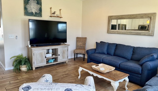 Sandpiper Cottage Private Pool 1 Block to Beach FREE 6‑Person Golf Cart in Panama City Beach