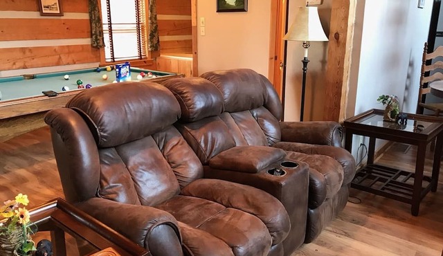 Cabin with beautiful view, on 'Peaceful Side of the Smokies' in Townsend